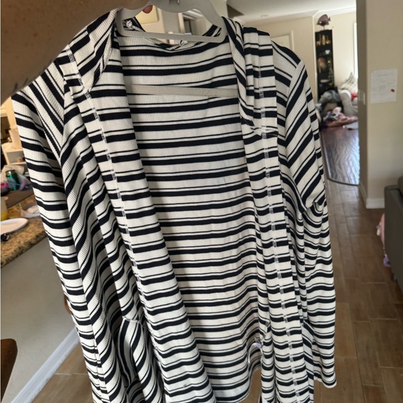 SPLENDID blk/white stripe wrap w/hood - Picture 3 of 5